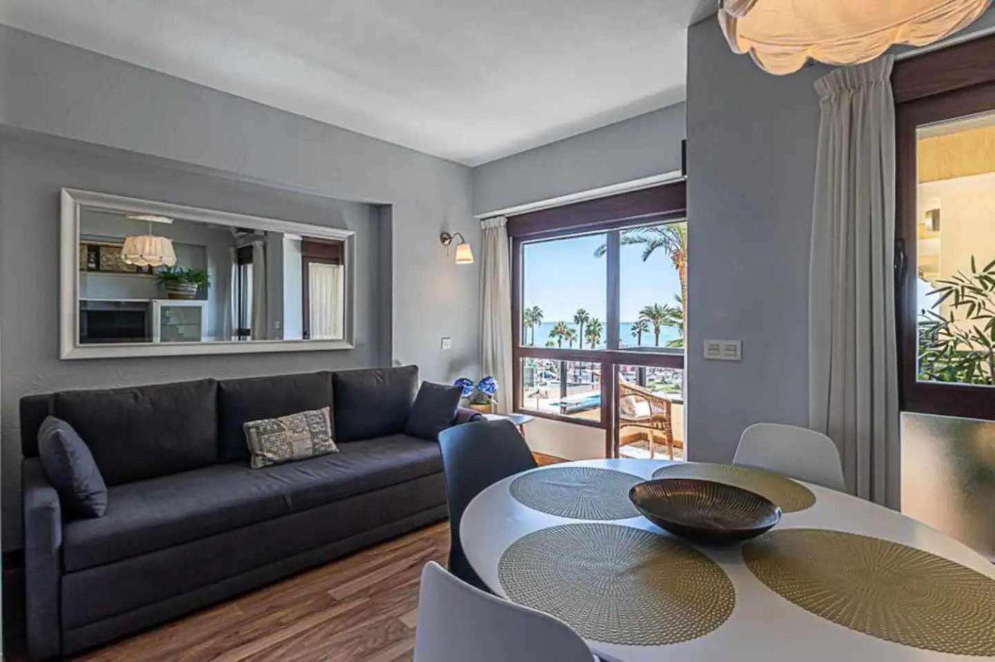 Encantador Apartamento En Primera Linea De Playa Бенальмадена Экстерьер фото